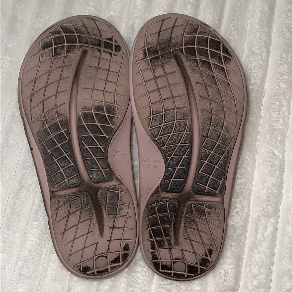 Oofos Mauve Slide Sandals | Size 8